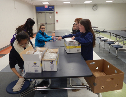Students help set up the Thanksgiving dinner.