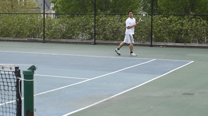 Senior Eugine Szeto on the tennis court. 