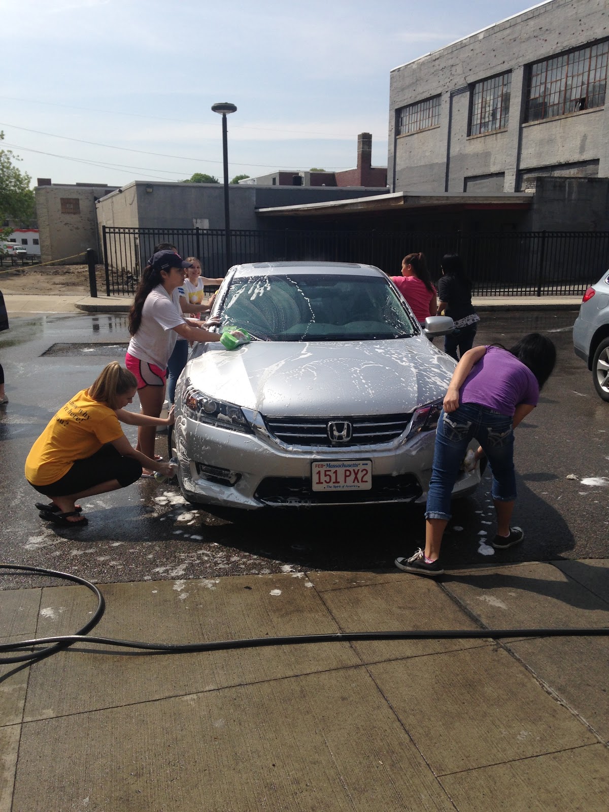 Freshman students wash a car at their first fundraiser, making over $800. Photo by Abbey Dick.