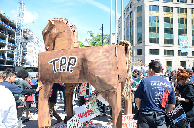 AFGE leaders, staffers and activists participate in #StopFastTrack rallies in the D.C. metro area during the month of April. Phot taken from the AFGE flickr page: https://www.flickr.com/photos/afge/16602034534/.