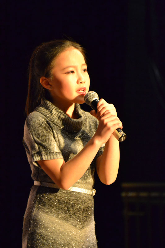 A solo performance during the festival. Dancers performing a traditional dance with fans. Photo by Kristy Yang. 