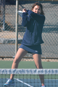 Senior Risako Yonetani returning a back hand. Photo by Jesaias Benitez. 