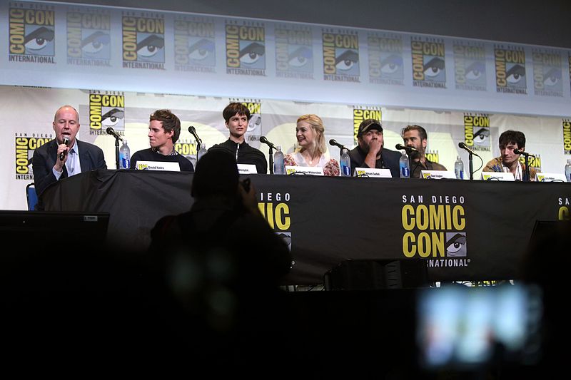 David Yates, Eddie Redmayne, Katherine Waterston, Alison Sudol, Dan Fogler, Colin Farrell and Ezra Miller speaking at the 2016 San Diego Comic Con International, for "Fantastic Beasts and Where to Find Them", at the San Diego Convention Center in San Diego, California. Photo from Wikimedia. 