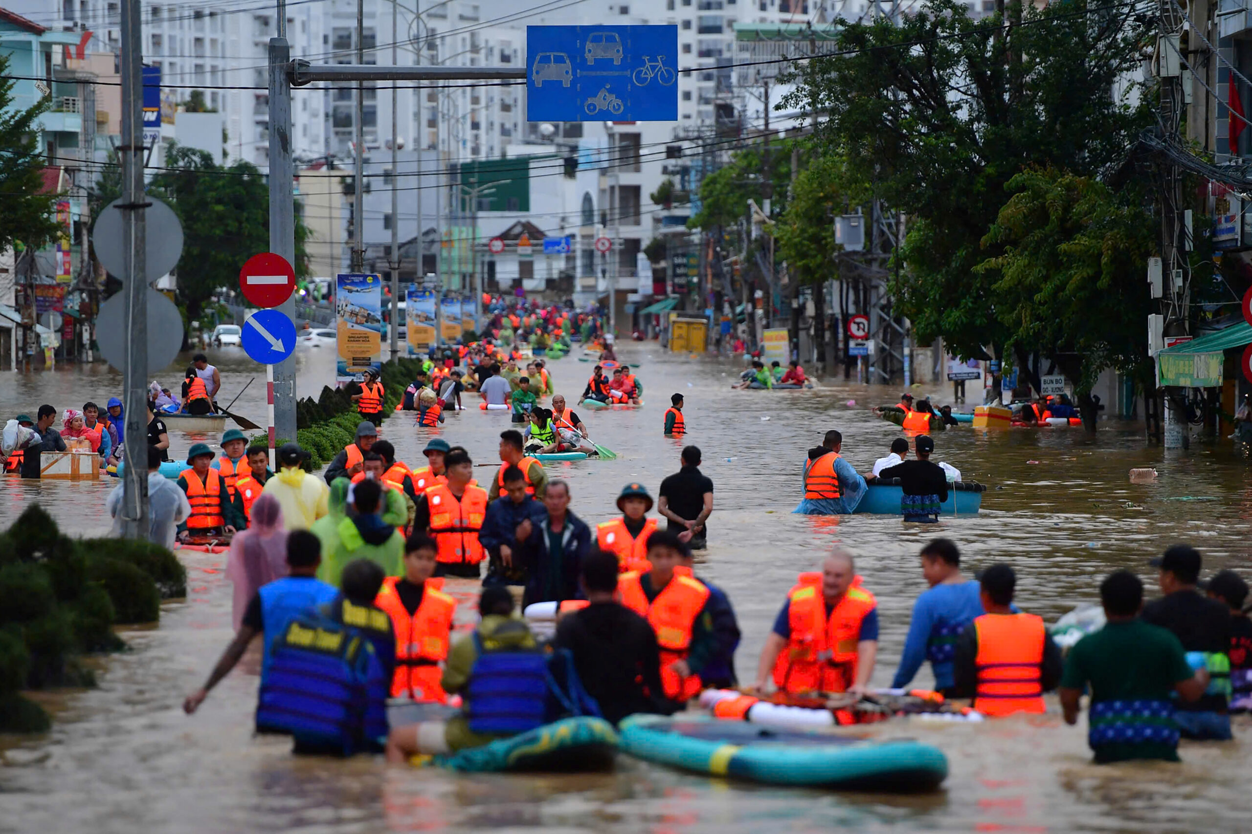 Vietnam Flood Deaths Reach 90 as Damage Sweeps Central Region